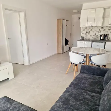 Apartment Life Private *